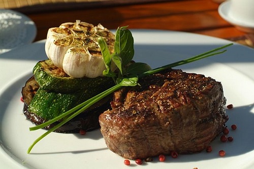Hogyan készíthetünk otthon is ízletes steaket? kép